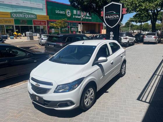 CHEVROLET ONIX 1.0 MPFI LOLLAPALOOZA 8V FLEX 4P MANUAL